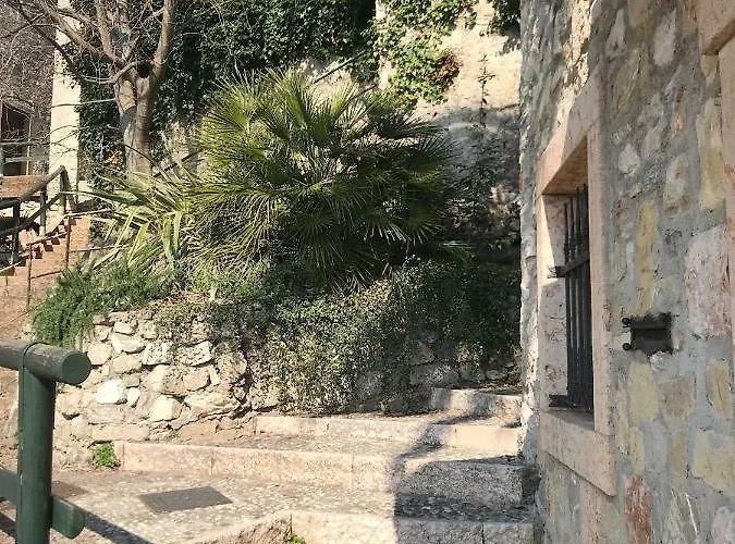 Castello Βίλα *